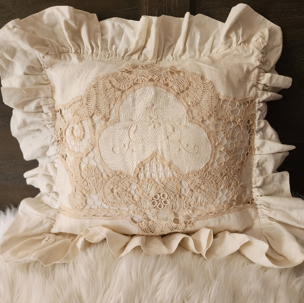 Vtg. Made In USA Shafeii Ivory Ruffled Lace Throw Pillow Mint Cottagecore